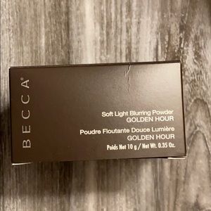 Becca Soft light blurring powder